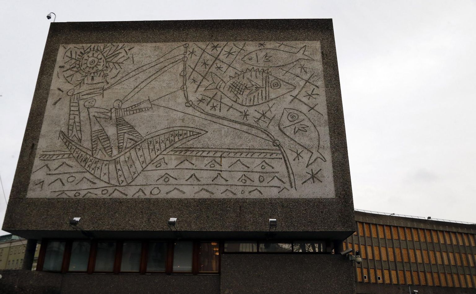 Kuulsa Hispaania päritolu maalikunstniku, skulptori ja graafiku Pablo Picasso loodud seinamaal lammutamisele mineval hoonel Oslo valitsuskvartalis.