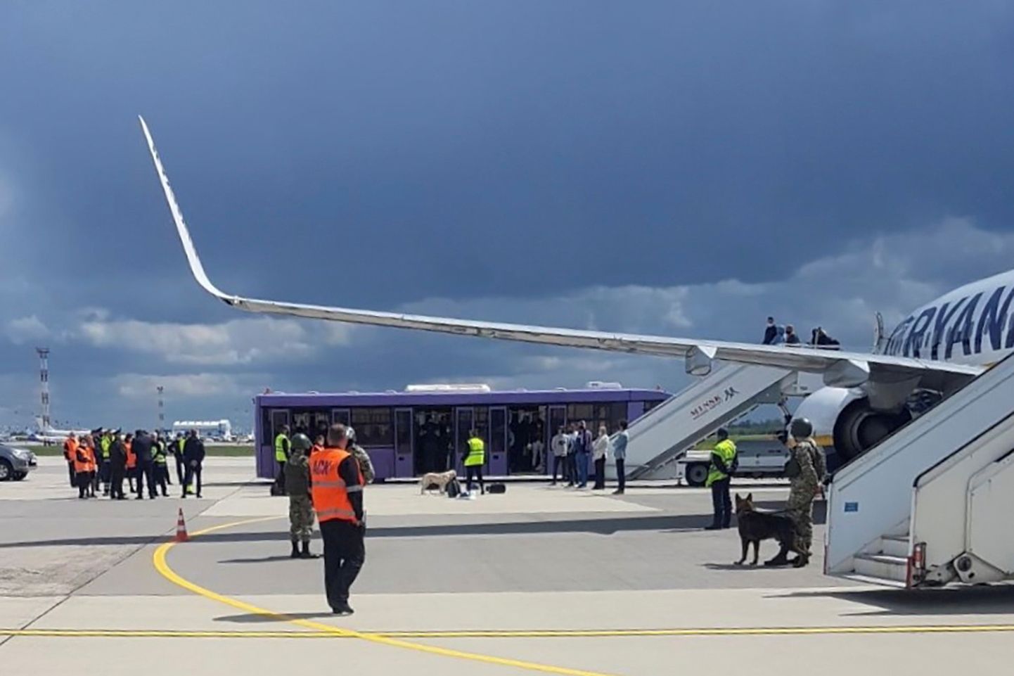 Самолет Ryanair, совершивший вынужденную посадку в Минске.