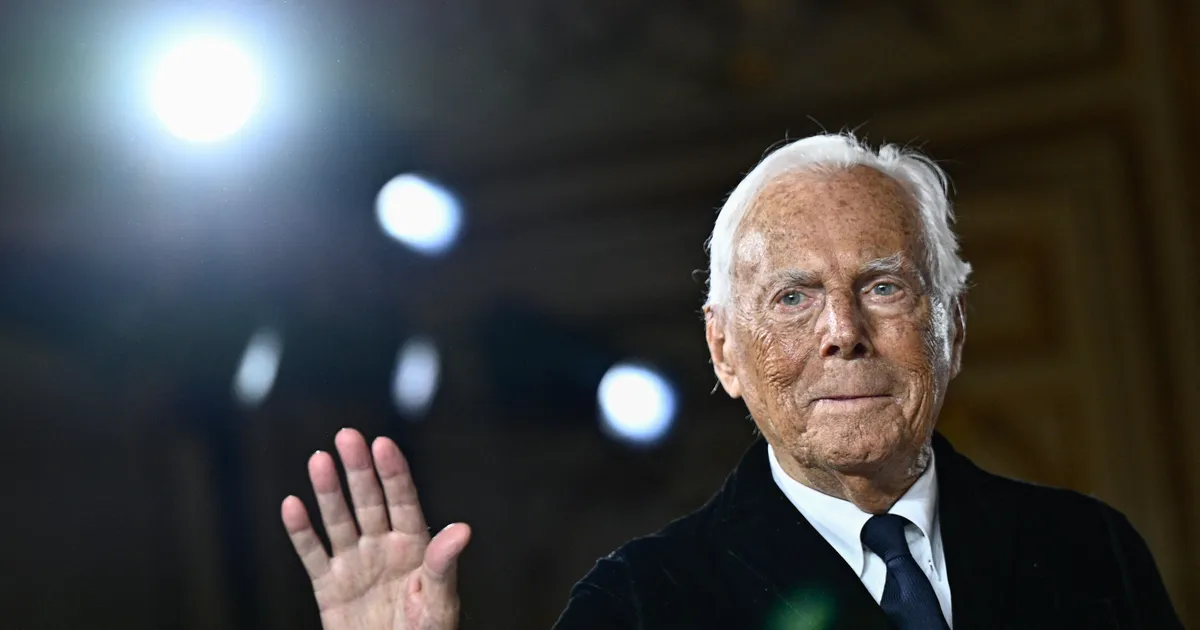 Suri Itaalia moekunstnik Giorgio Armani