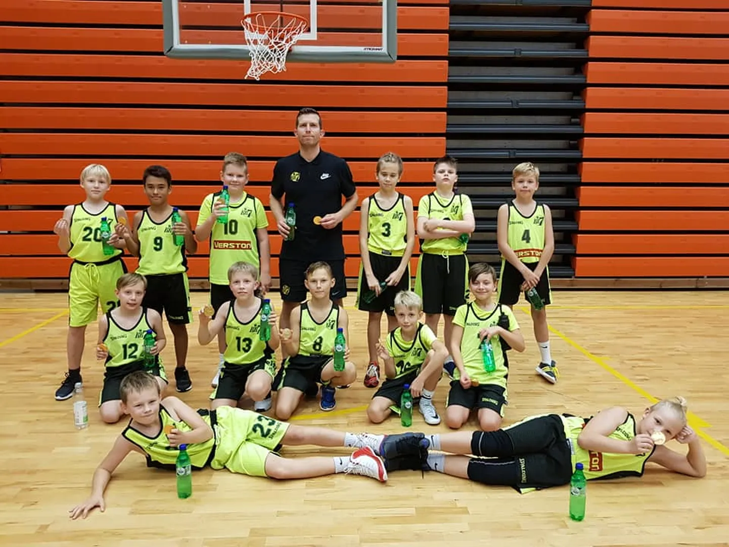 Paide korvpalliklubi Seitse 4. klassi poisid võitsid makroliiga avaetapil kolme vastast.
