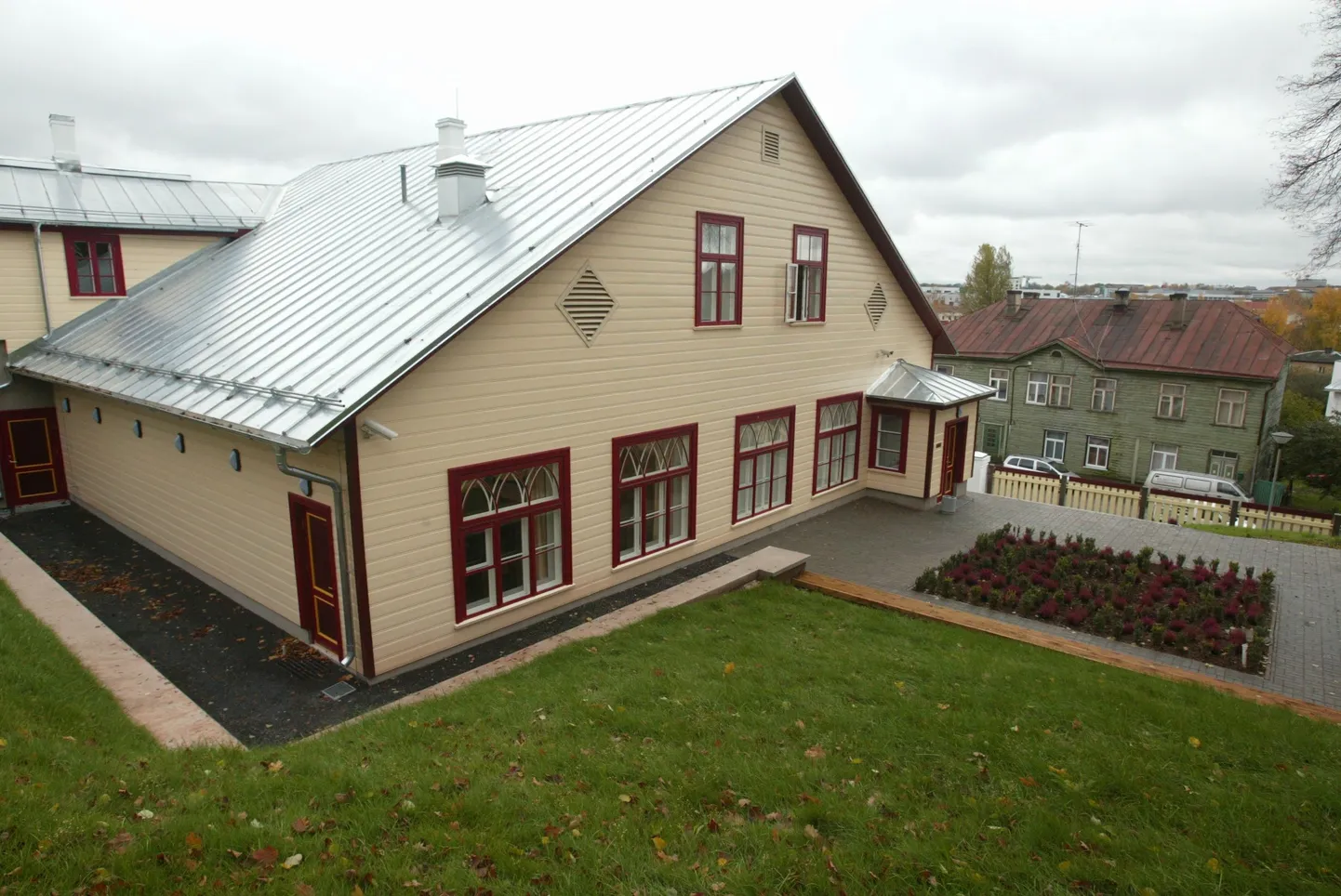 Pildil Vanemuise vana maja Tartus Jaama 14, kus nüüd asub laulupeomuuseum.