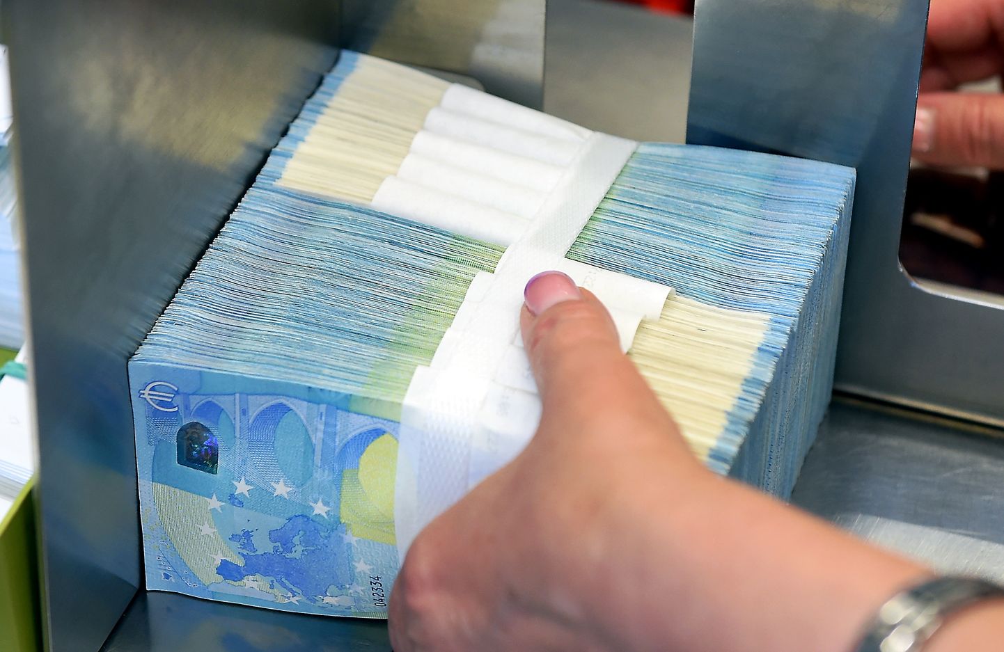 Kvalitatīvās banknotes, kuras pēc pārbaudes tiek novirzītas uz iesaiņošanu, lai varētu tās atkal izsniegt klientiem – komercbankām.