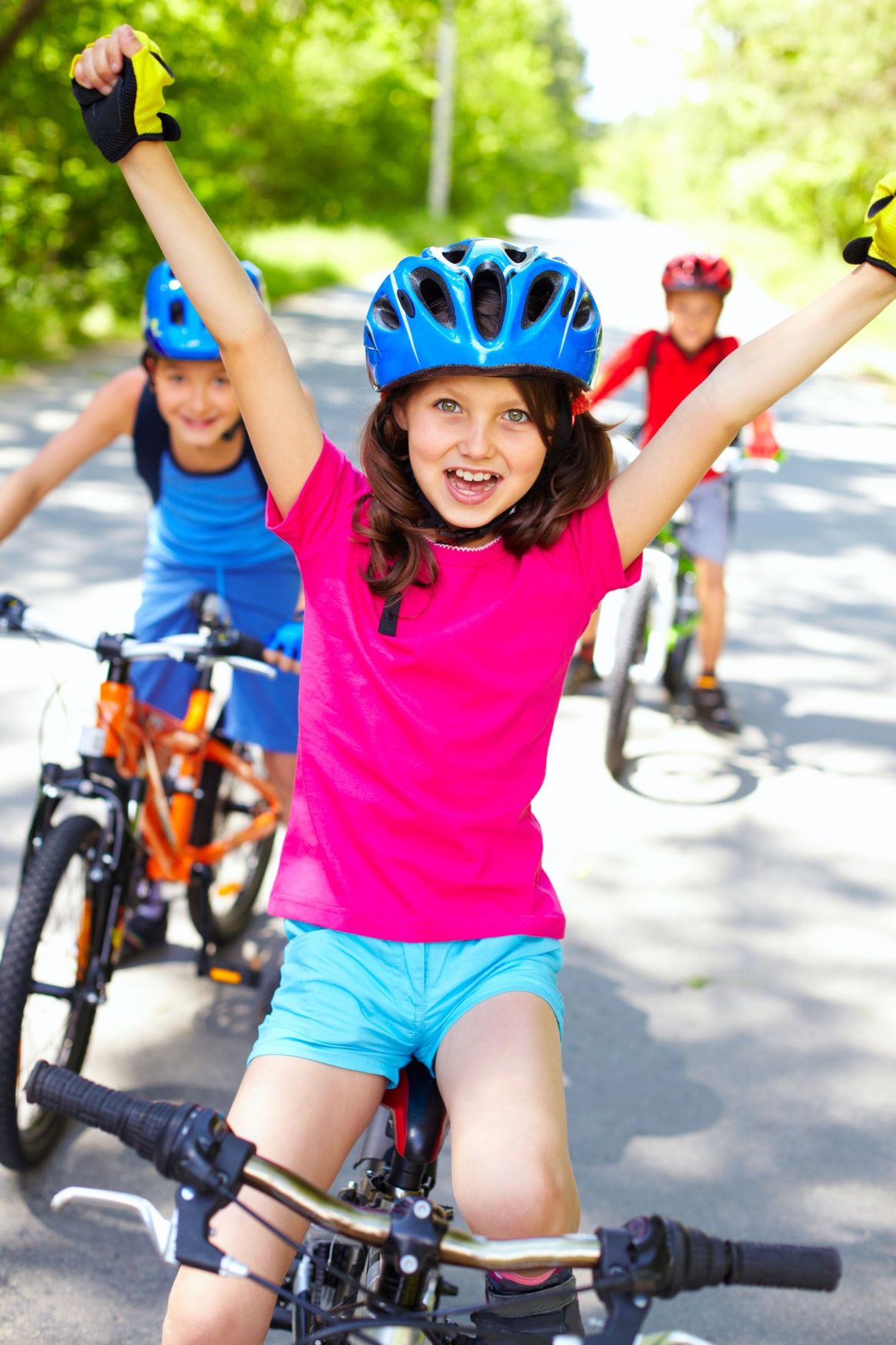 Lastel pole keelatud rattaga kooli sõita, kui kiiver on peas ja liigutakse mööda kõnniteed.