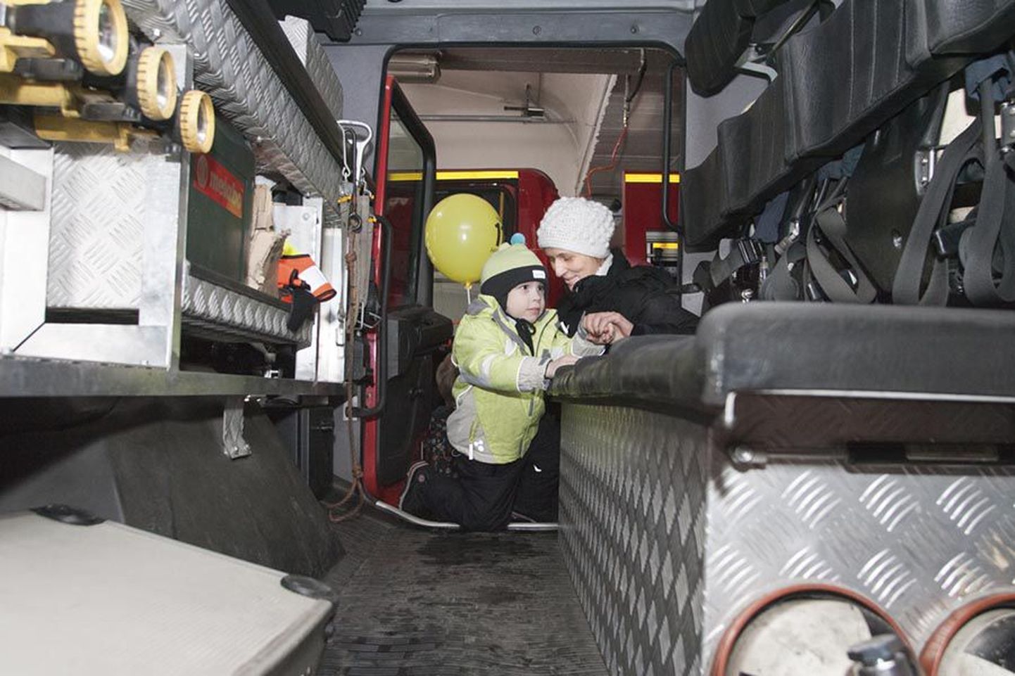 Lahtiste uste päeval käis tuletõrjeautot uudistamas ka kolm ja pool aastat vana Ron Silver koos ema Railiga.