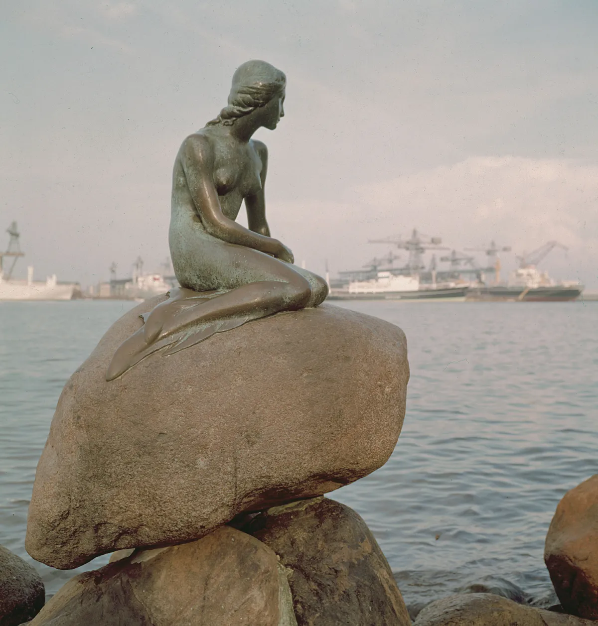Edvard Erikseni loodus väikese merineitsi kuju Kopenhaagenis.