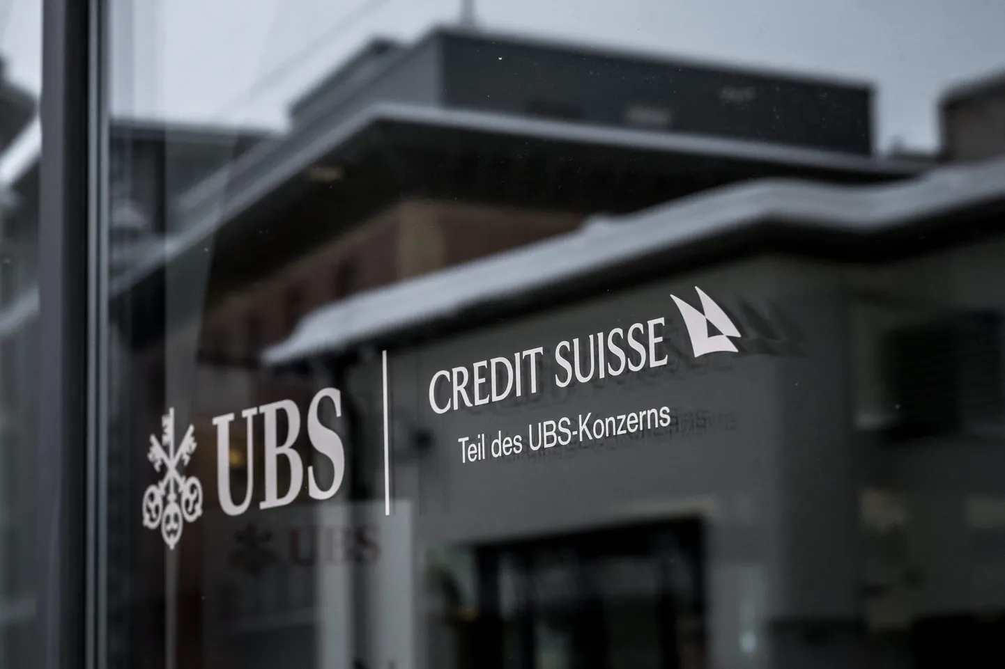 Вывеска банка Credit Suisse