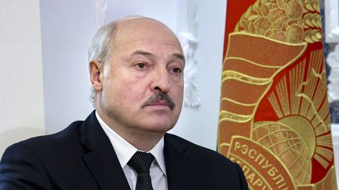 "Мы на колени не встанем": Лукашенко прокомментировал миграционный кризис
