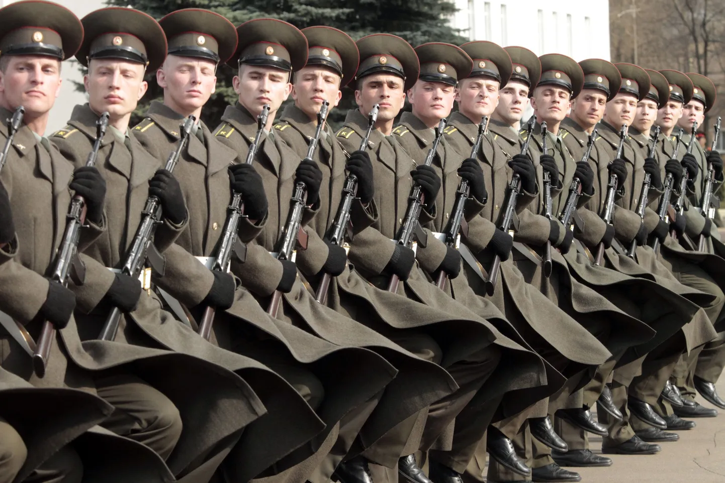 Pildil Vene sõdurid paraadiks harjutamas.