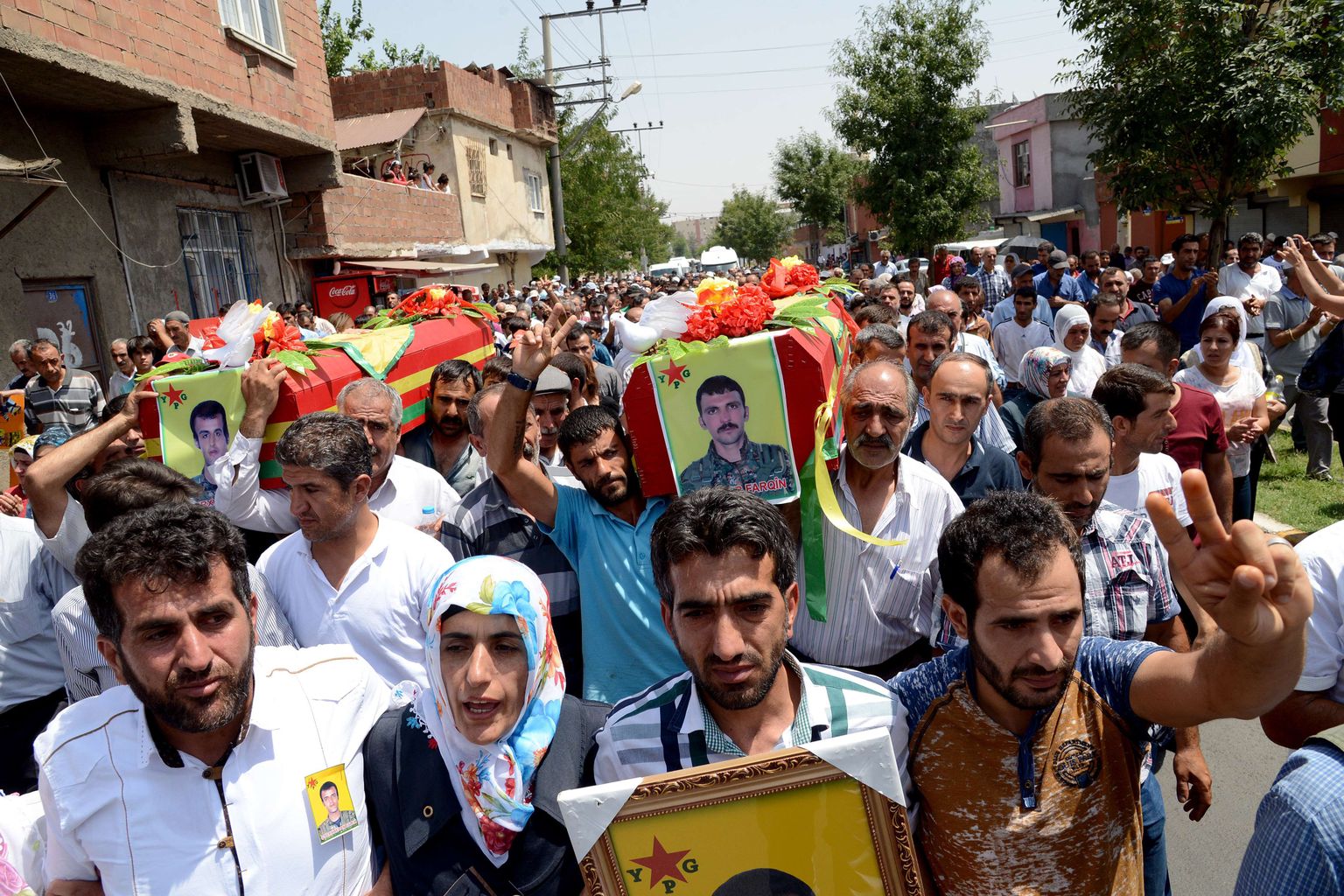 Kurdi omakaitseväelaste matused Kagu-Türgis