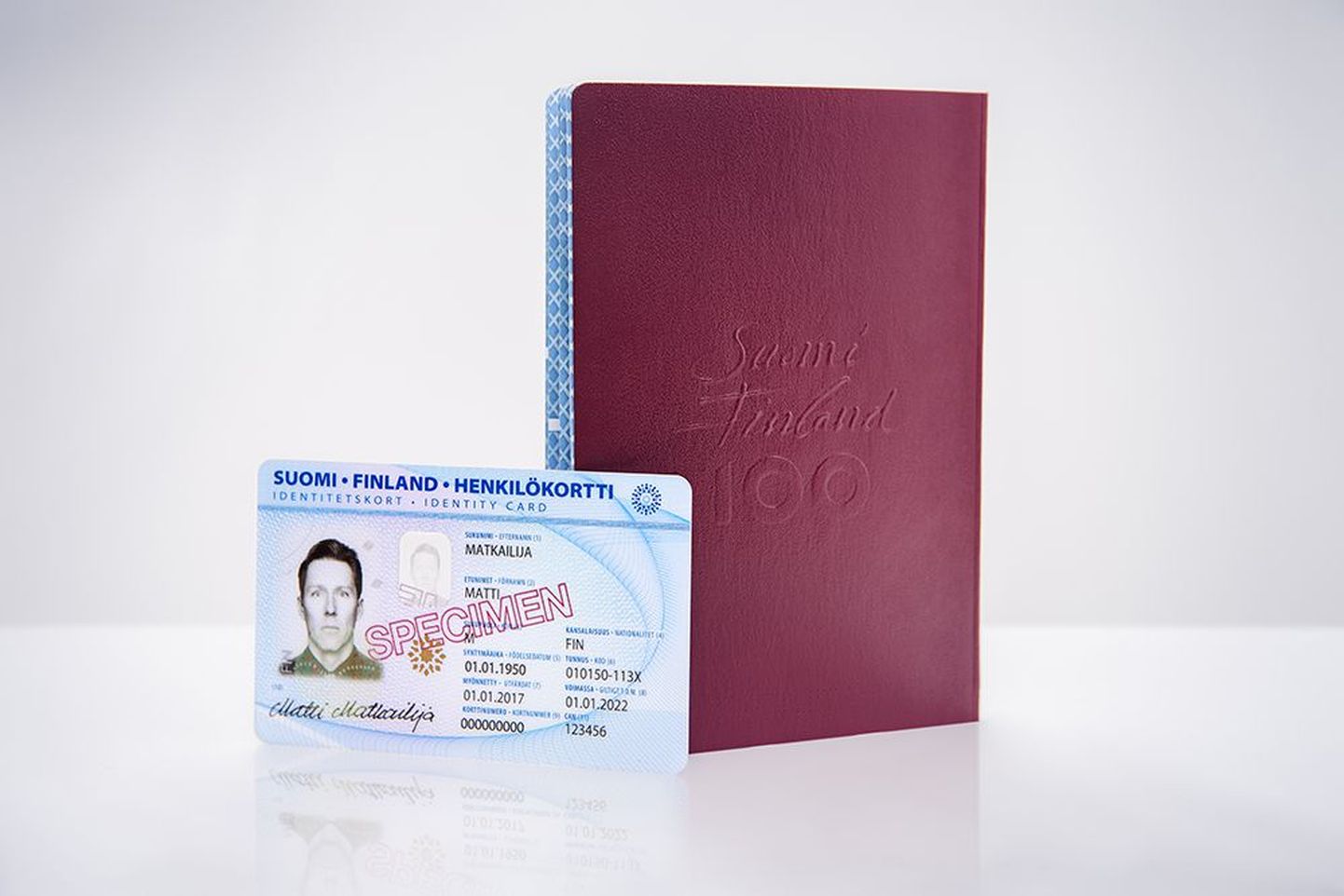Sajandale sünnipäevale pühendatud Soome ID-kaart ja pass.