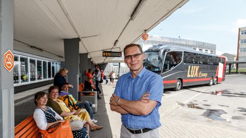 Osula mängis Tallinna bussijaama ühest taskust teise