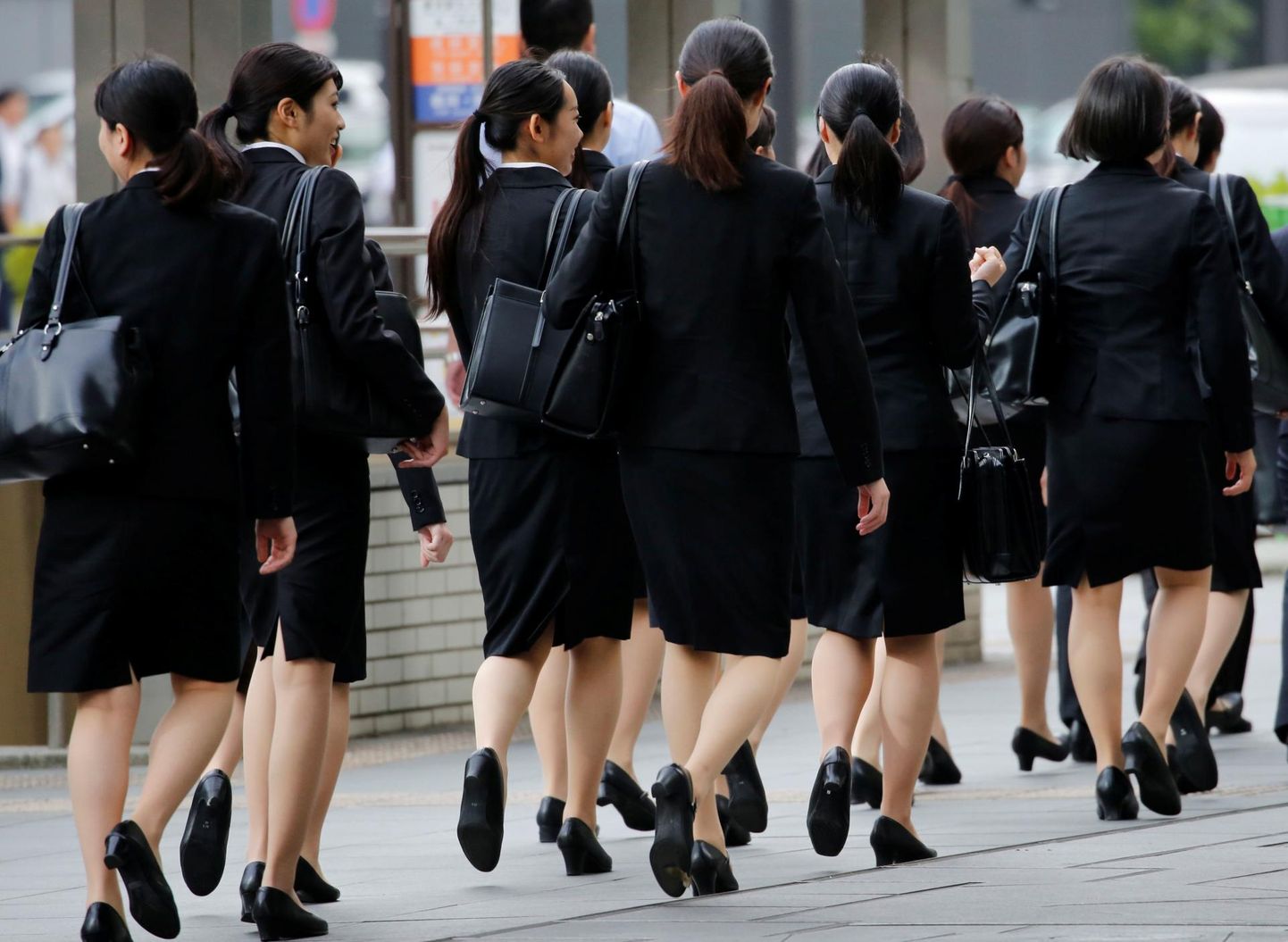Tüüpilisi Jaapani kontoritöötajaid.