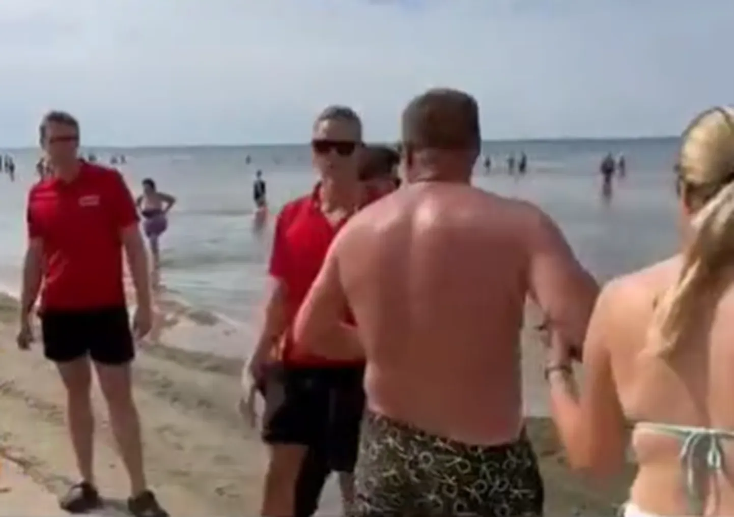 Atpūtnieku agresīvā attieksme pret Jūrmalas pašvaldības policiju