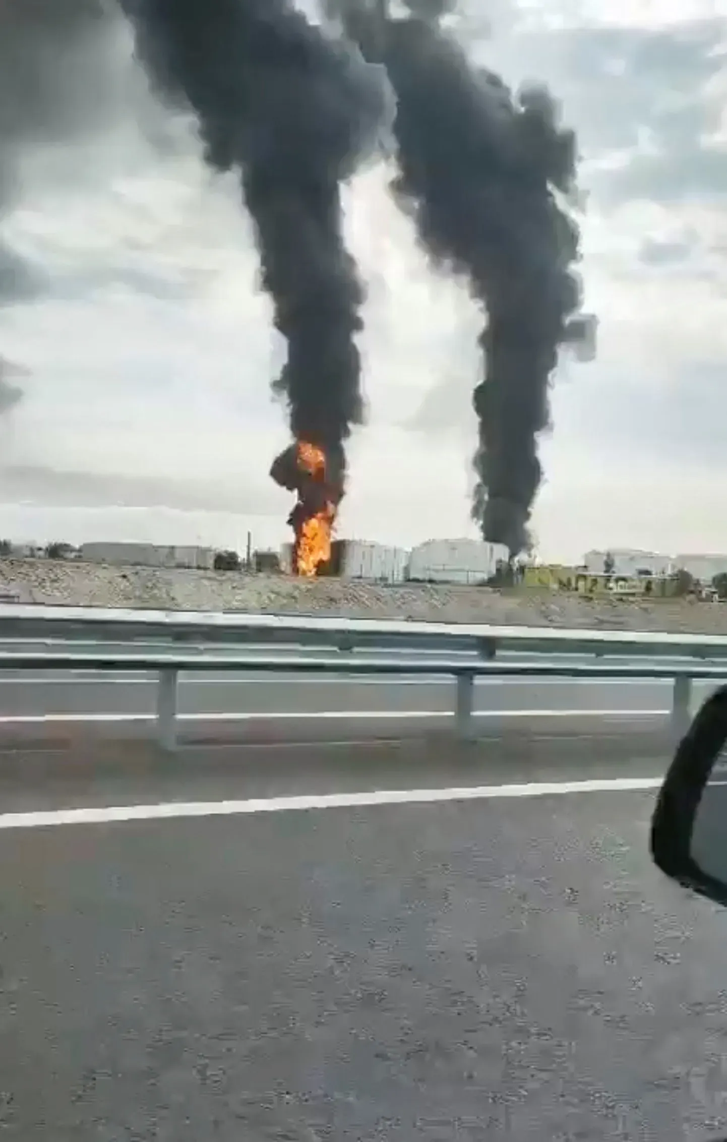 Горящее  хранилище топлива в Крыму.