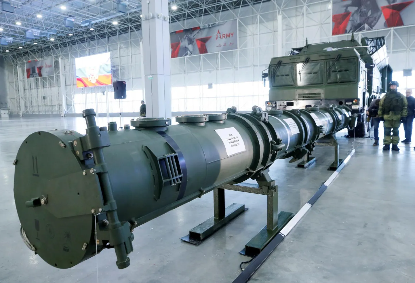 SSC-8/9M729 tiibraketi osa.
