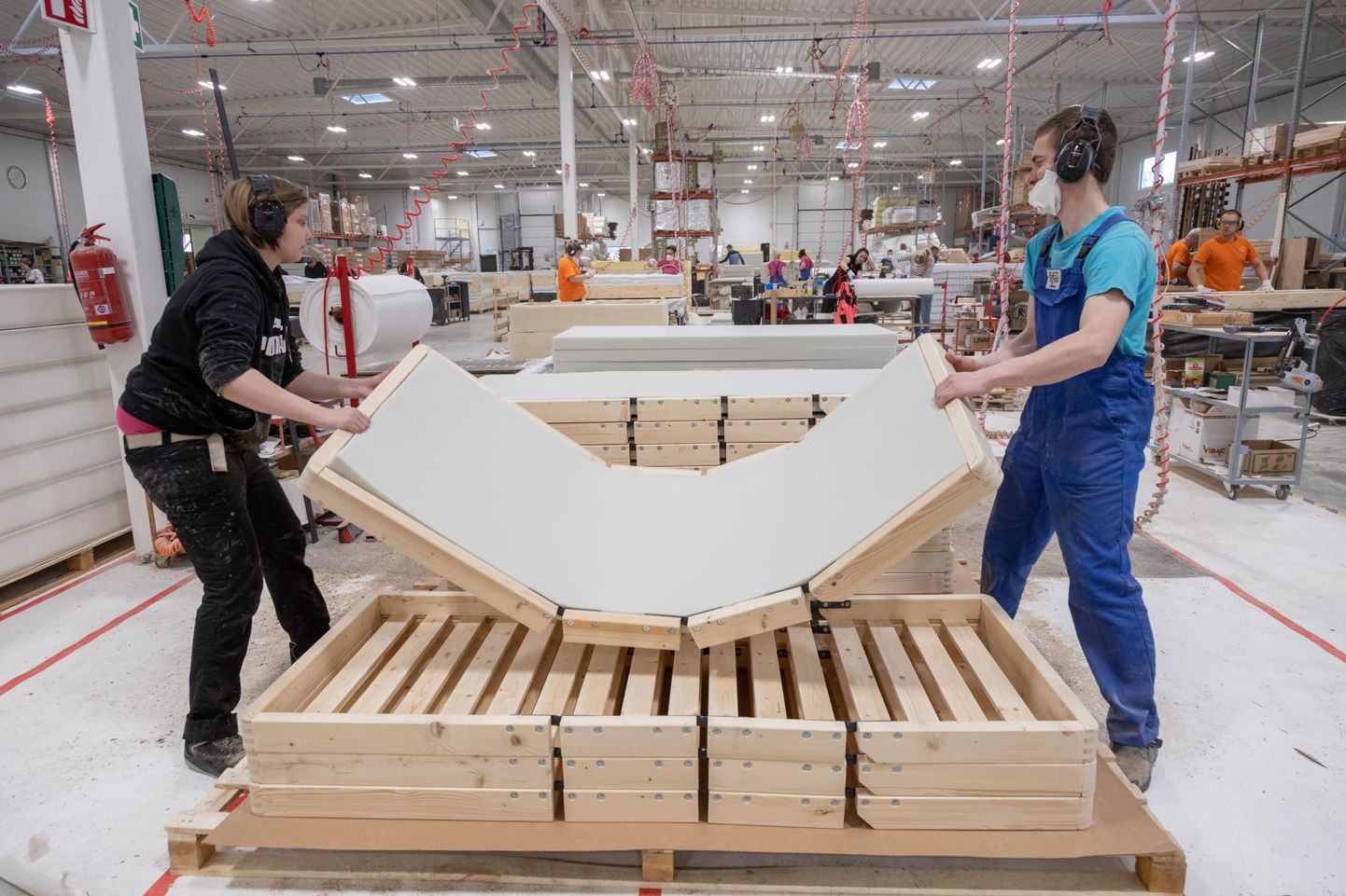 Kvaliteetseid voodeid tootvas Bed Factory Sweden Viljandi tehases töötab rohkem kui sada inimest. Esmaspäevast on nende uus tööandja Tempur Sealy International.