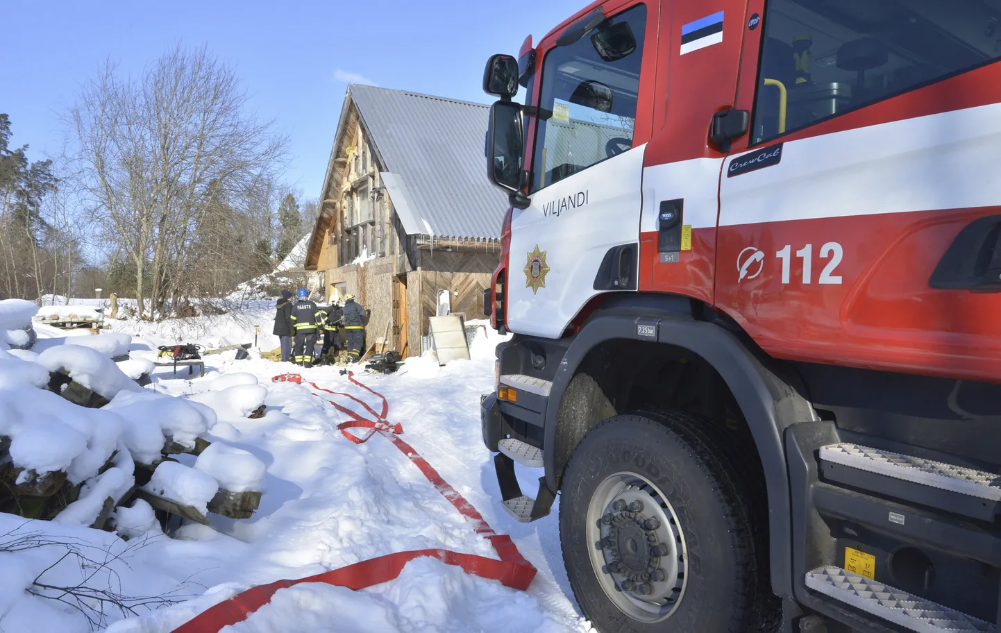 Eile süttis Olustveres majasein. Esialgsetel andmetel võis tulekahju alguse saada diislitoitel soojapuhurist.