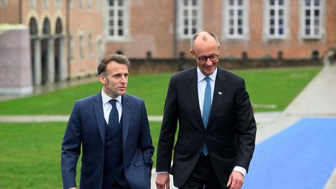 Mercs un Makrons sākuši sarunas par Eiropas kodolatturēšanas stratēģiju