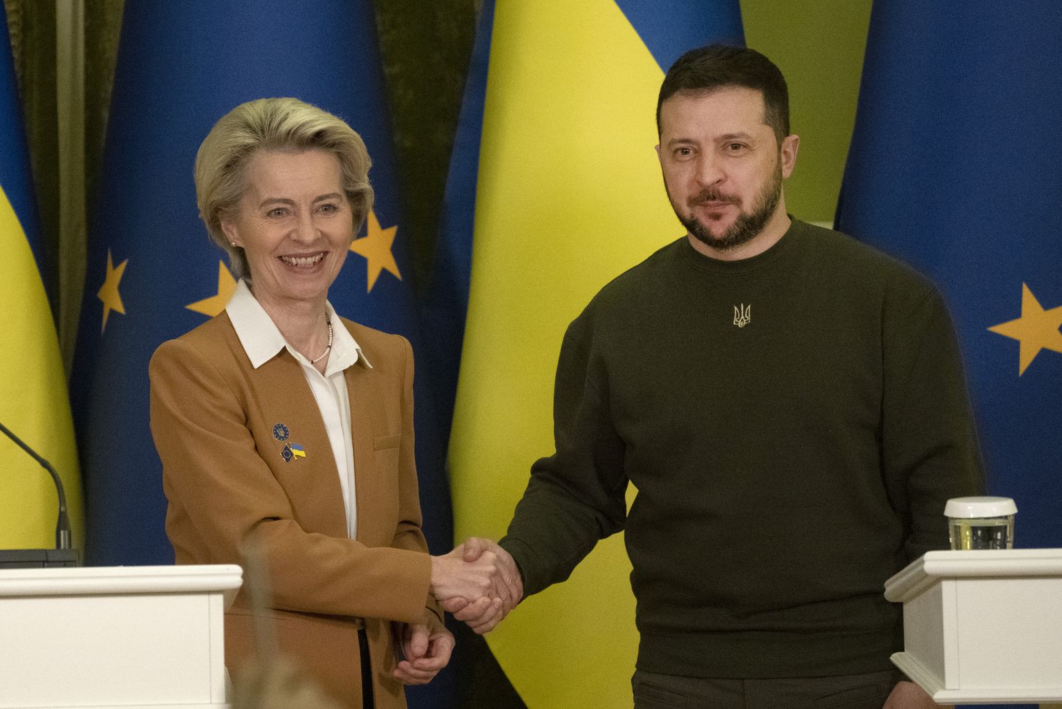 EK prezidente Urzula fon der Leiena un Ukrainas prezidents Volodimirs Zelenskis.