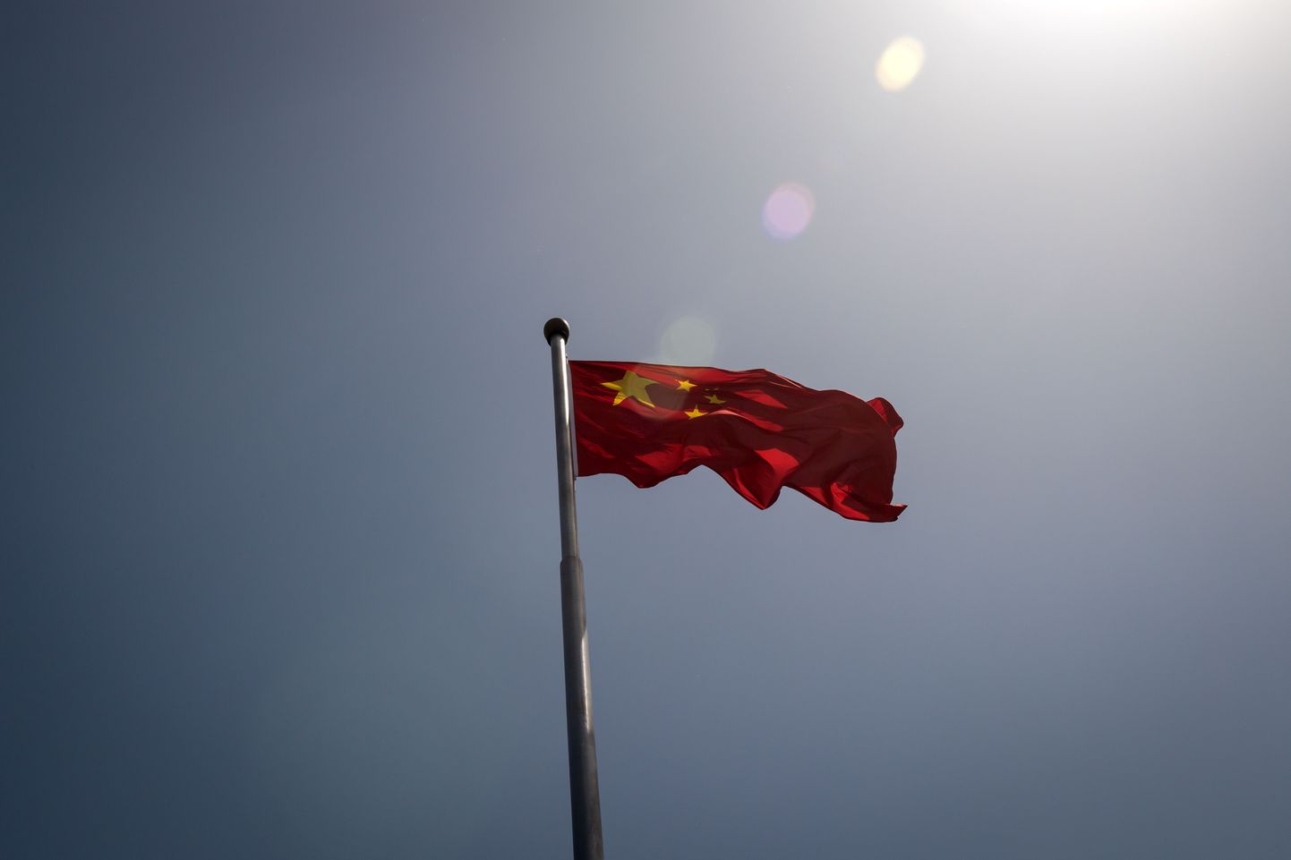 Hiina rahvuslipp rahvakongressi toimumiskoha ees.