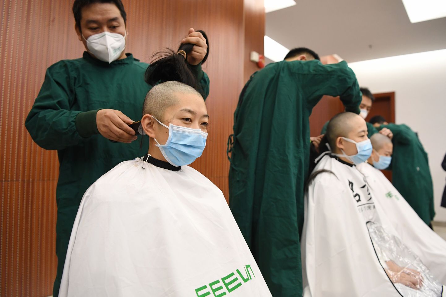 Lanzhou, 15.veebruar 2020. Hiina meditsiinitöötajad valmistuvad ette viiruse epitsentrisse minekuks