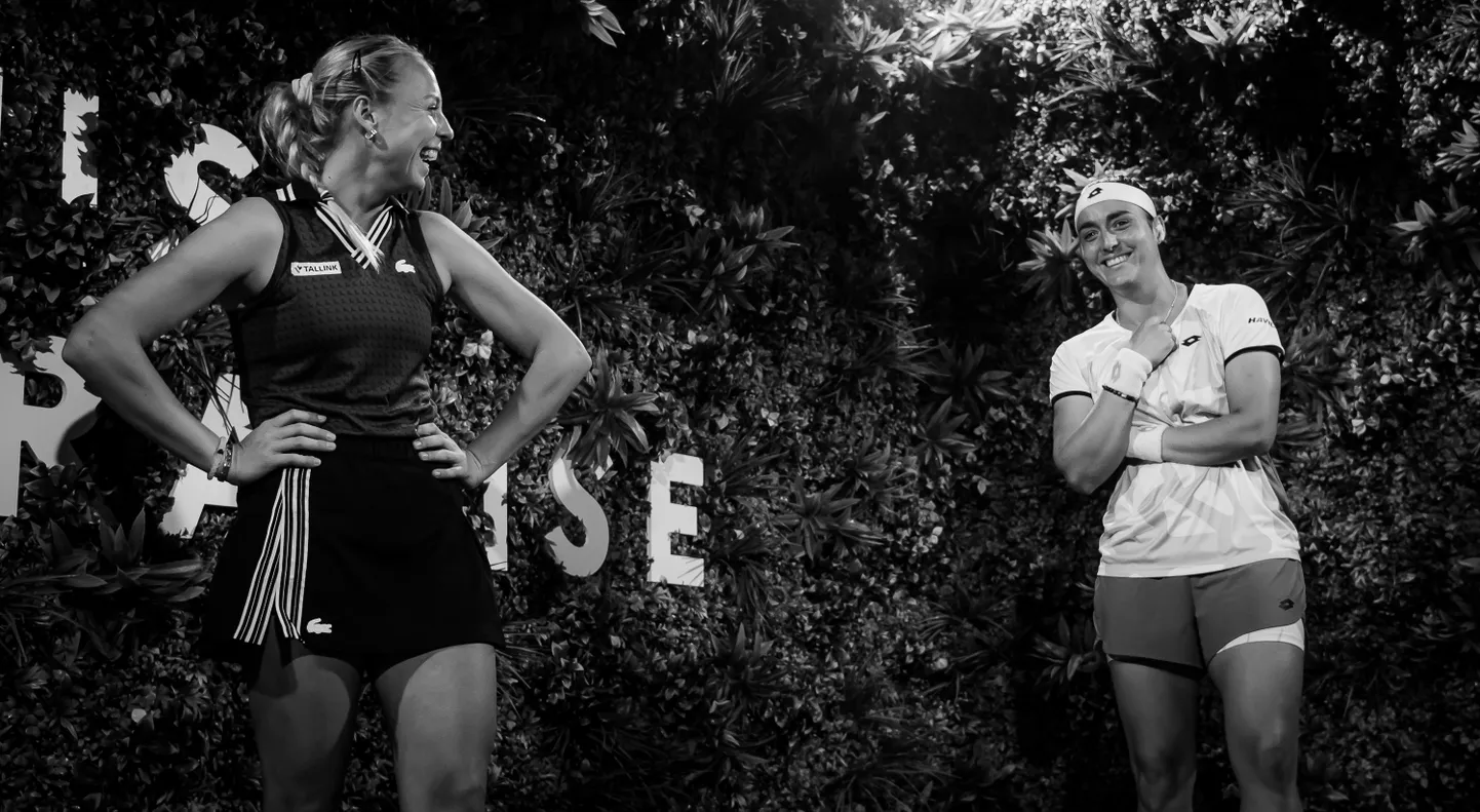 Anett Kontaveit (vasakul) ja  Ons Jabeur.