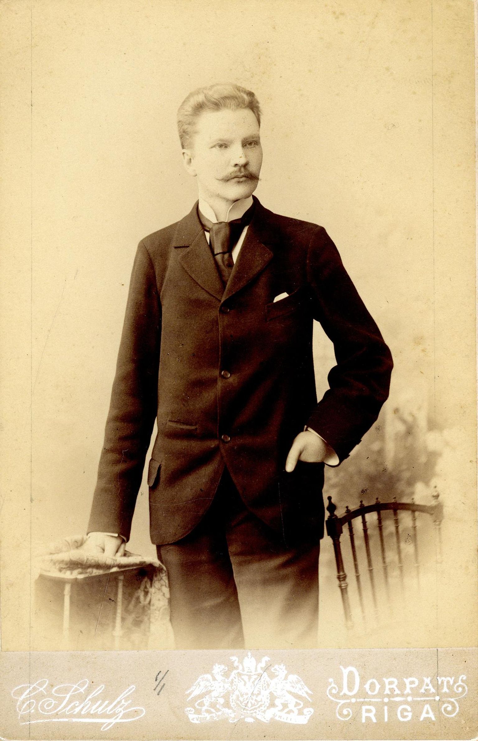 Juhan Luiga doktoritöö kaitsmise aastal 1904.