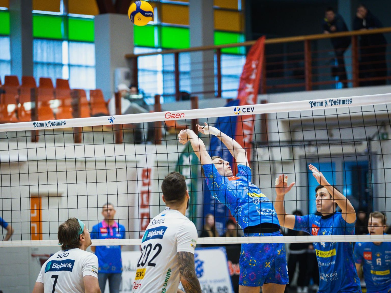 Pärnu võtkpalliklubi andis Eesti meistrivõistluste poolfinaalseeria teises mängus Tartu Bigbankile kõva lahingi, aga pidi siiski vastaste 3:2 paremust tunnistama.