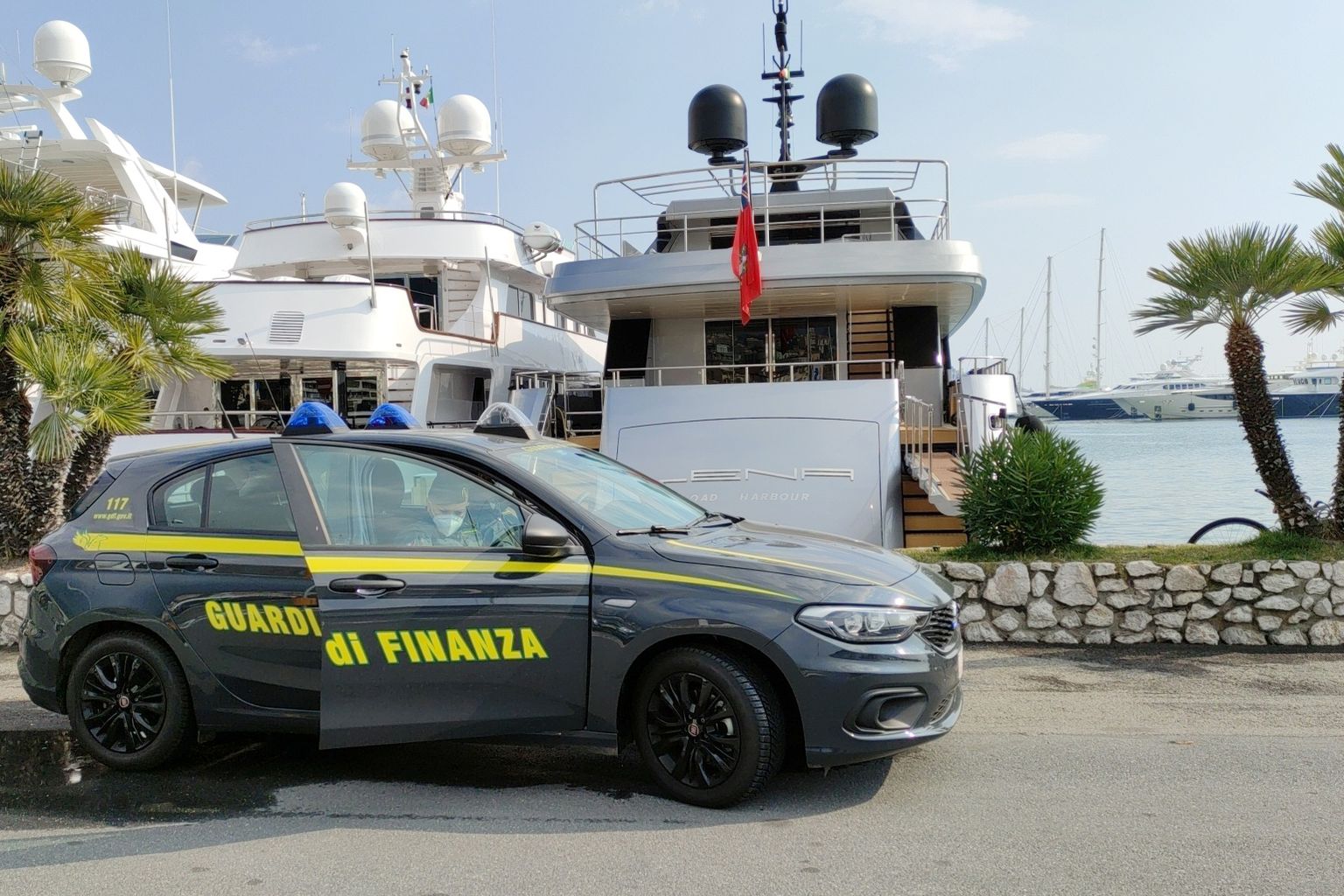 Itaalia politsei konfiskeeris Gennadi Timtšenko superjahi "Lena".
