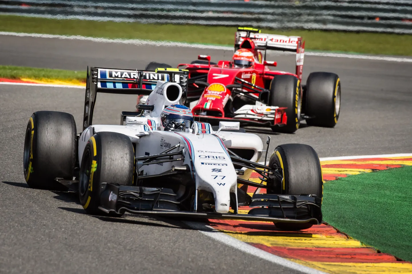 Soomlased peavad telerist Valtteri Bottase (esiplaanil) ja Kimi Räikköneni sõitude nägemise eest välja käima märksa rohkem raha kui mullu.
