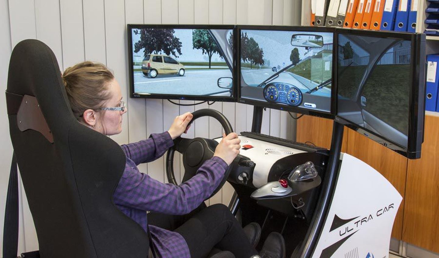 LRK Autokoolitus võimaldab sõidumatkimisseadet kasutada, et juht saaks kogeda, kuidas sõidu ajal mobiiltelefoniga tegelemine tema sõidustiili mõjutab.