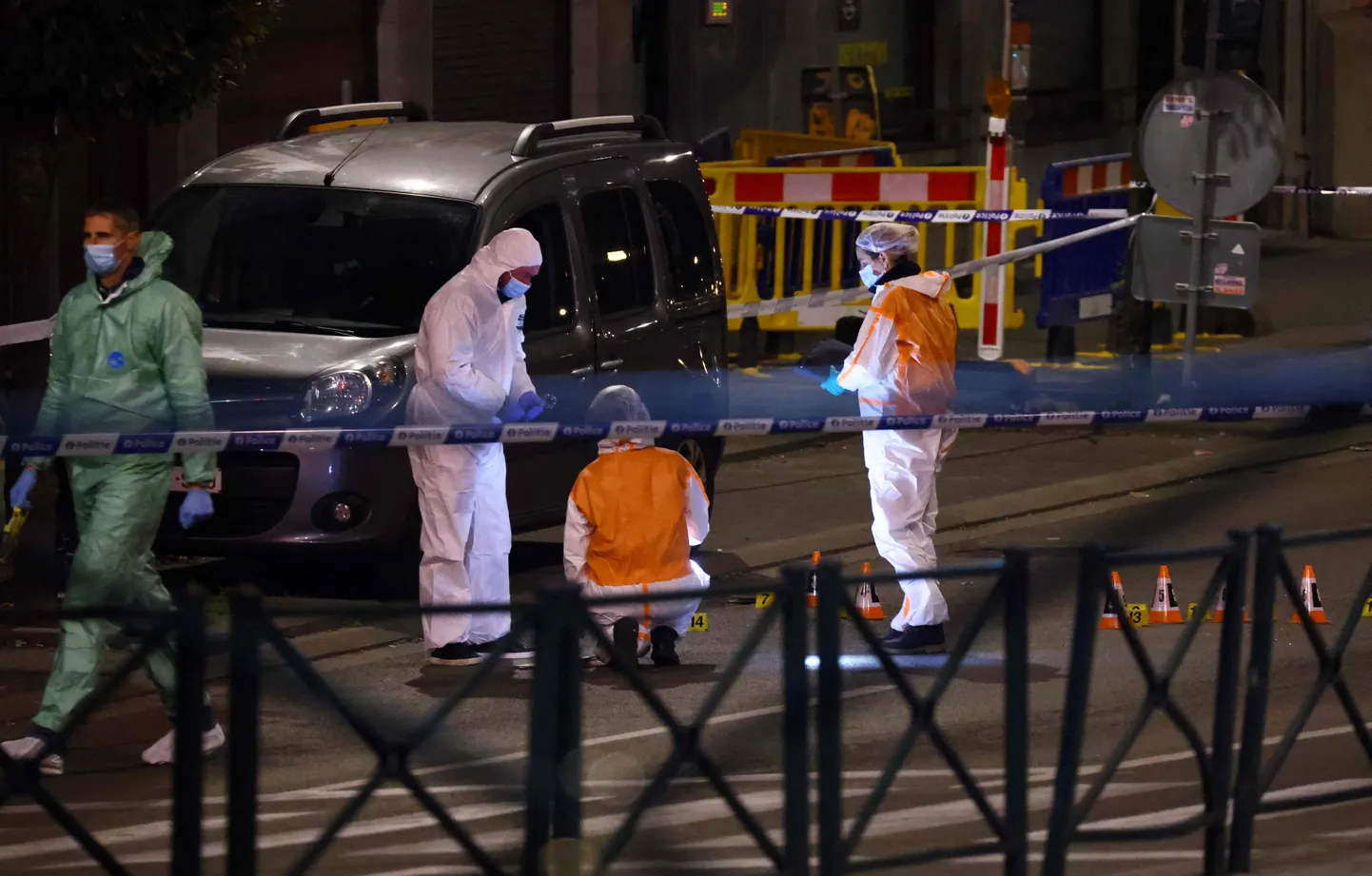 Kriminalistid teevad terrorirünnaku järel tööd.