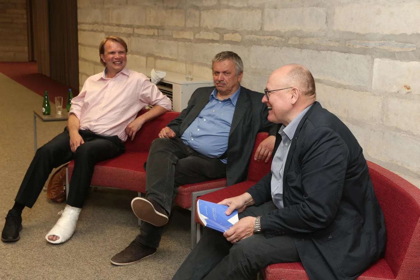 Riigireformile pühendatud Riigikogu Toimetiste esitlus esmaspäeval rahvusraamatukogus. Toimetaja Mart Raudsaare ja publiku küsimustele vastavad Arenguseire Keskuse uuringute juht Meelis Kitsing (vasakult), Postimehe Meie Eesti toimetaja Aimar Altosaar ning Riigireformi Sihtasutuse nõukogu liige Raivo Vare.
