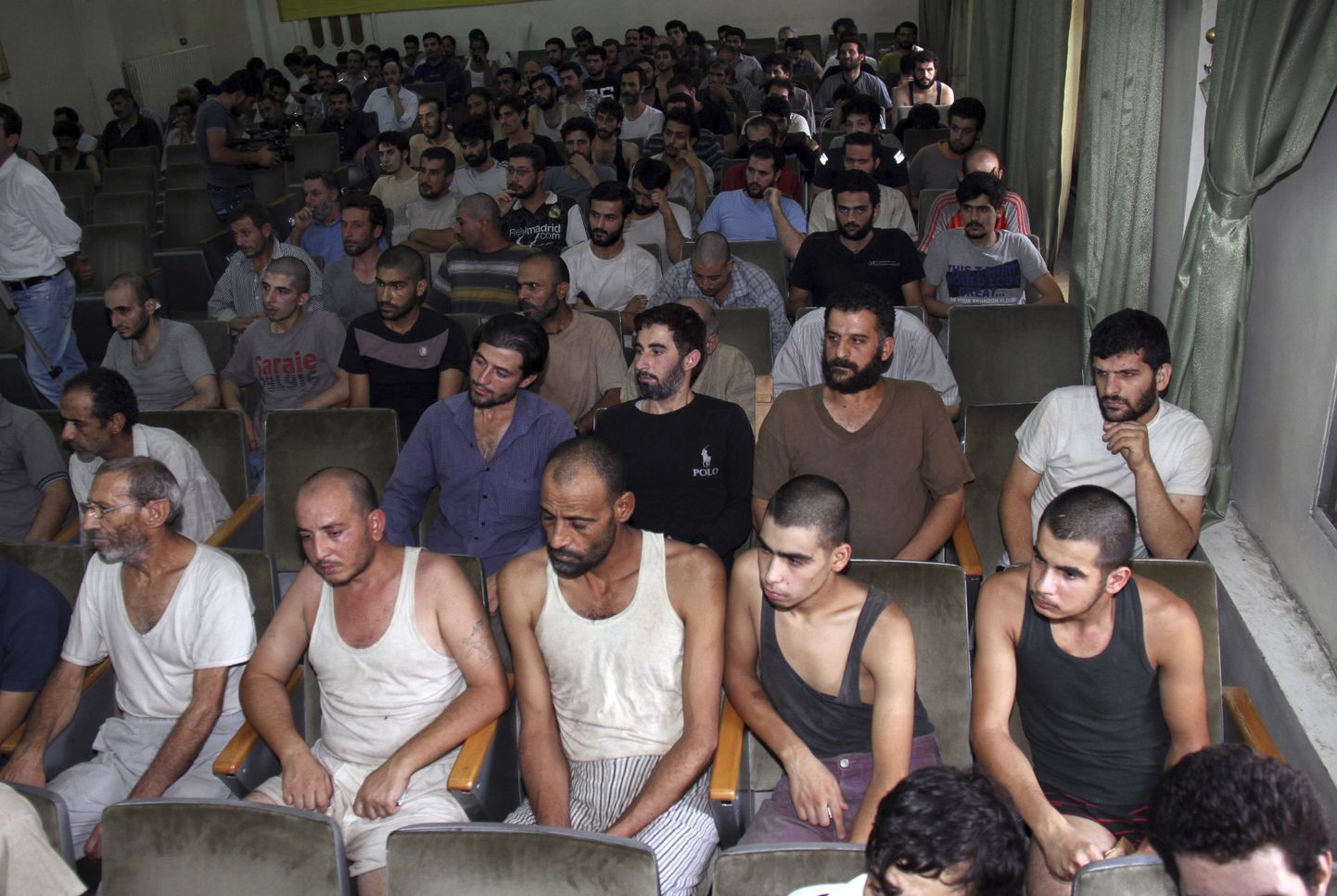 Süüria vangid ootamas oma vabastamist Damaskuse vanglas.