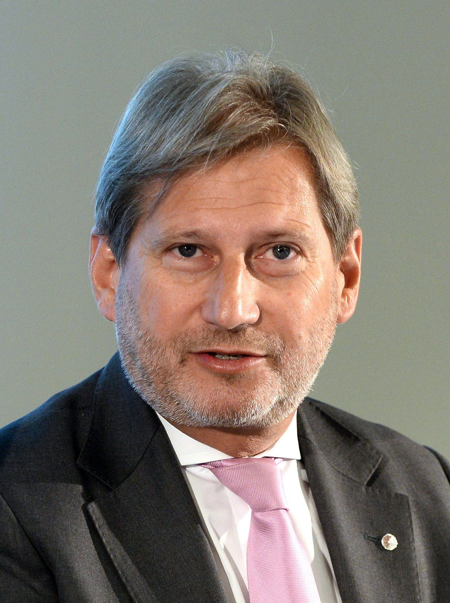 Euroopa Liidu naabruspoliitika ja laienemisläbirääkimiste volinik Johannes Hahn Riias.