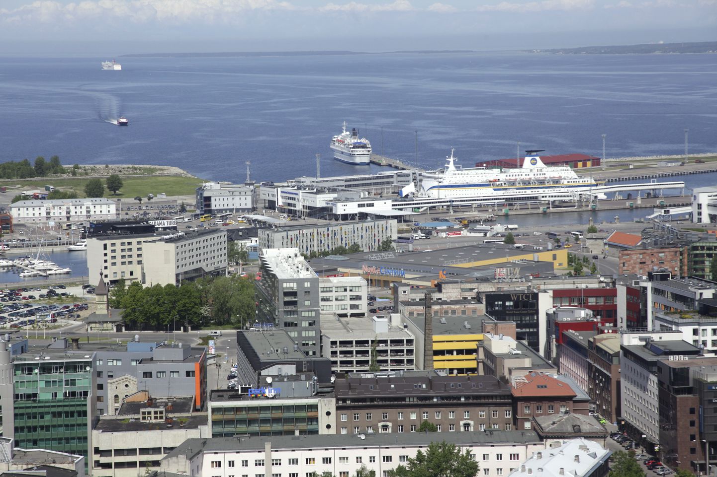 Tallinna lahutab Helsingist ligikaudu 83 kilomeetrit.