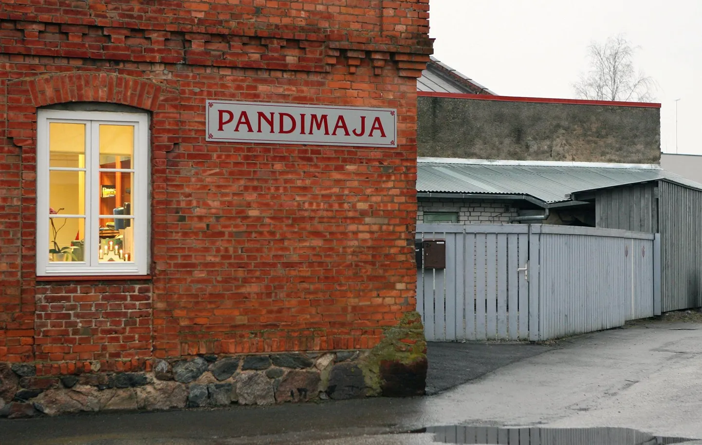 Vargad käisid Väike-Turu tänava pandimajas.