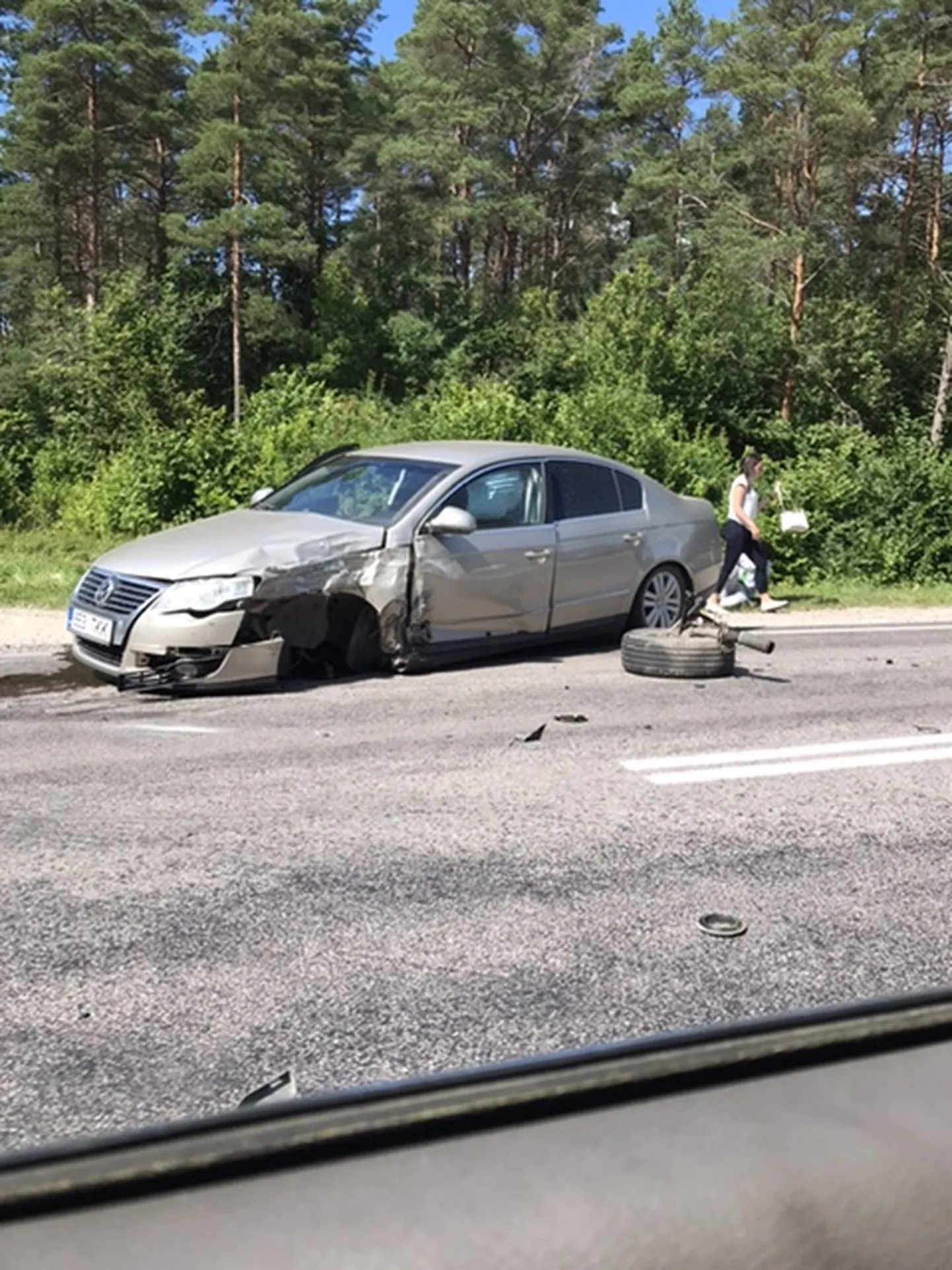 Esialgseil andmeil asus Dacia, mille roolis oli 68-aastane mees sooritama keelatud kohas tema ees liikunud sõidukitest möödasõitu.