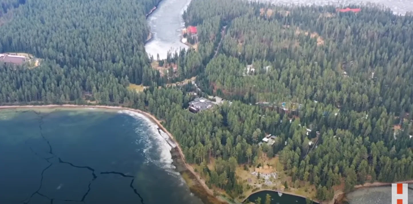 Kaader Navalnõi fondi videost, millel on Valdai järve ääres asuv spaakompleks