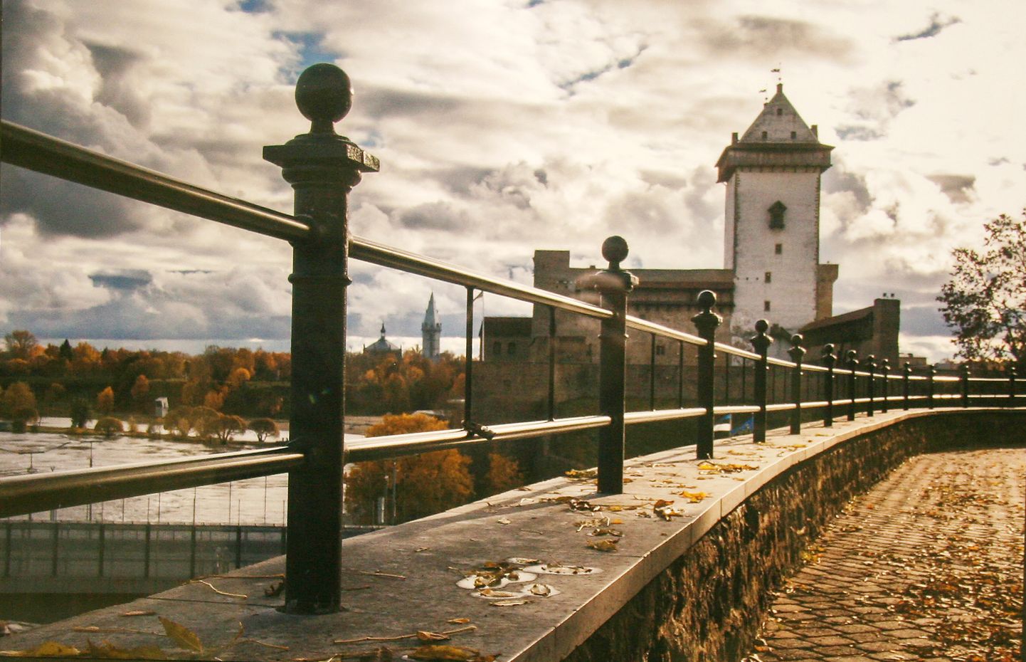 Narva jõepromenaad.
