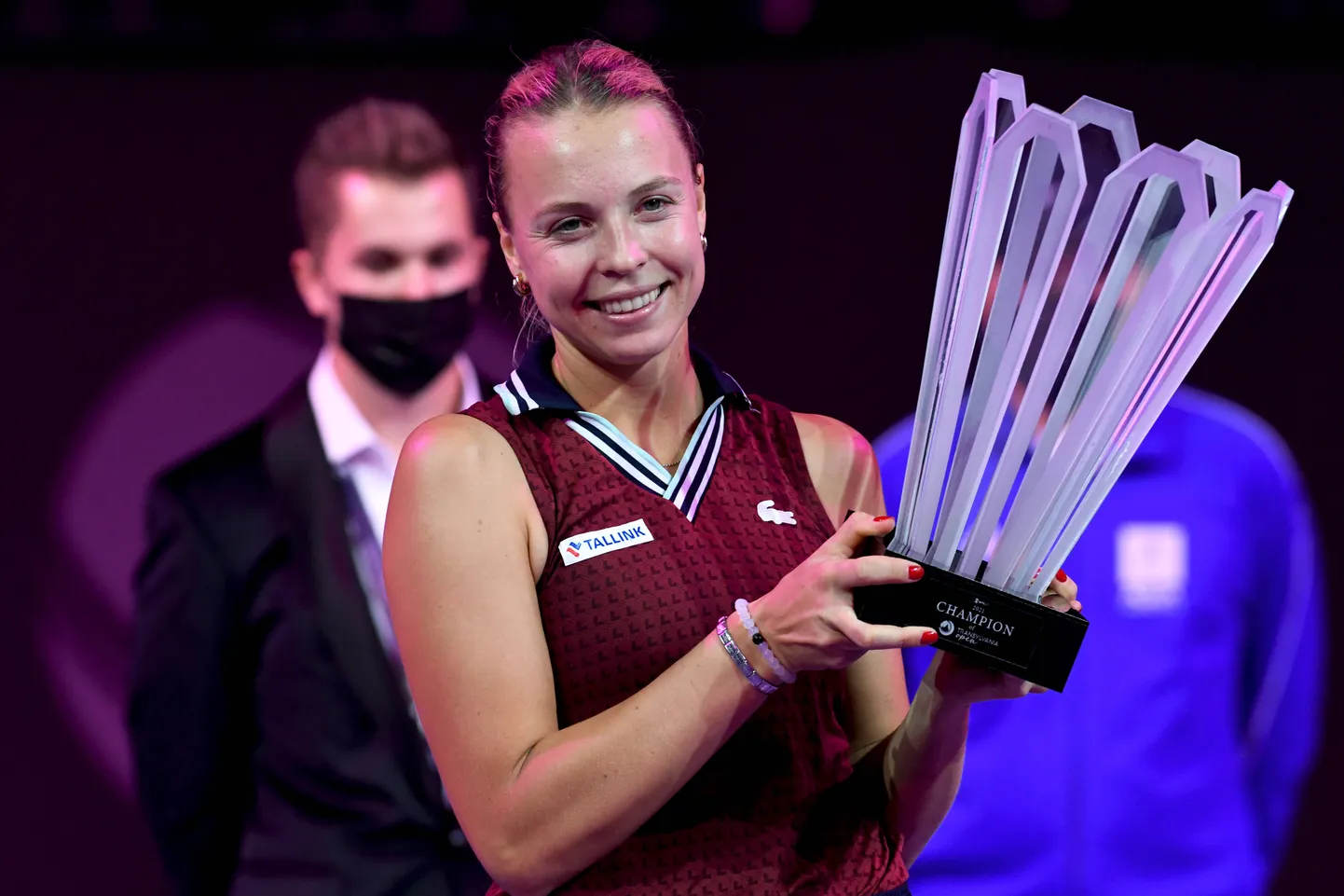 Anett Kontaveit Cluj-Napoca turniiri võidukarikaga.