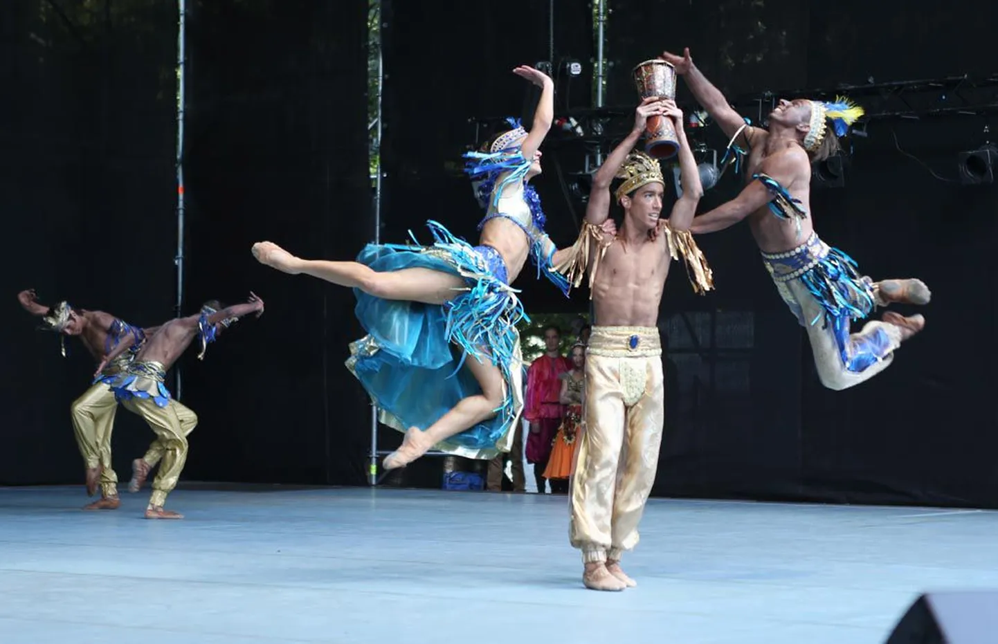 Hindude tants balletist "Bajadeer" rahvusballeti Estonia esituses.
