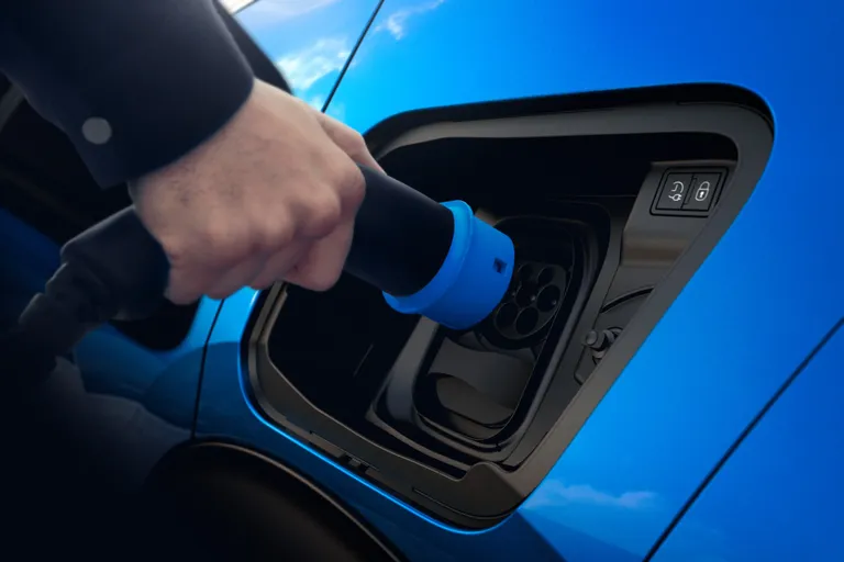Elektroauto uzlāde