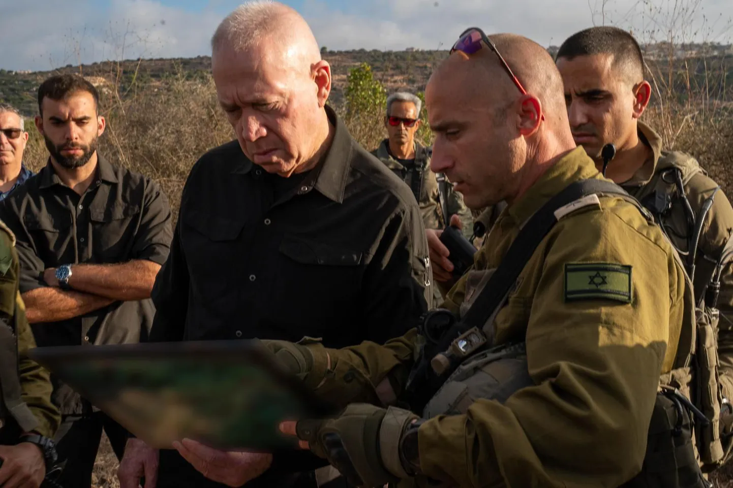Iisraeli kaitseminister Yoav Gallant Iisraeli põhjapiiril Liibanoniga 30. septembril 2024. aastal.