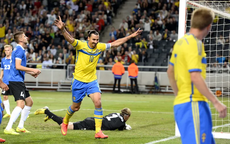 Zlatan Ibrahimovic tähistamas Eestile löödud väravat.