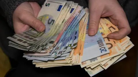 Выдававшие себя за работников банка LHV мошенники выманили у трех мужчин почти 25 000 евро