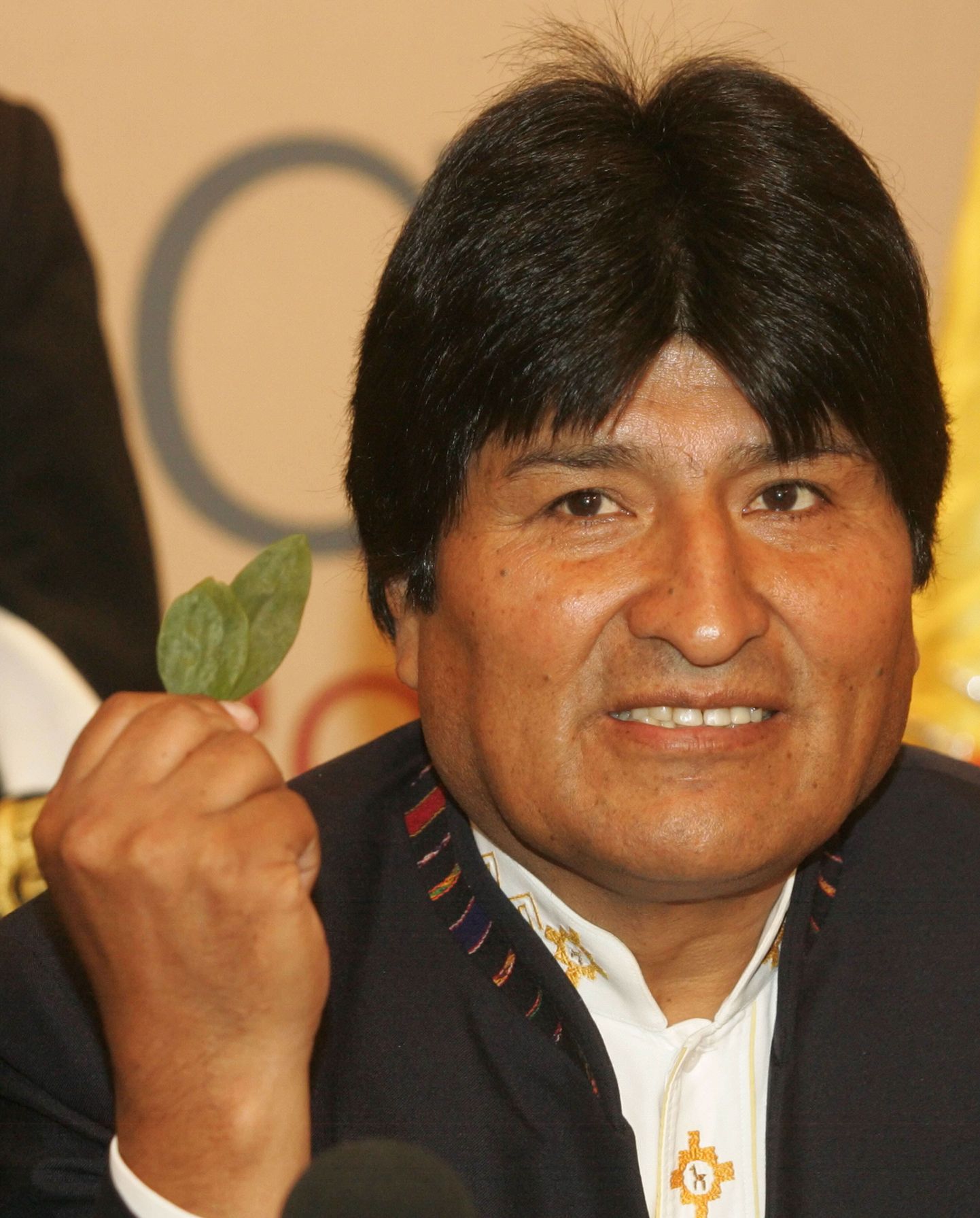 Boliivia president Evo Morales näris uimastikonverentsil kokapõõsa lehti.