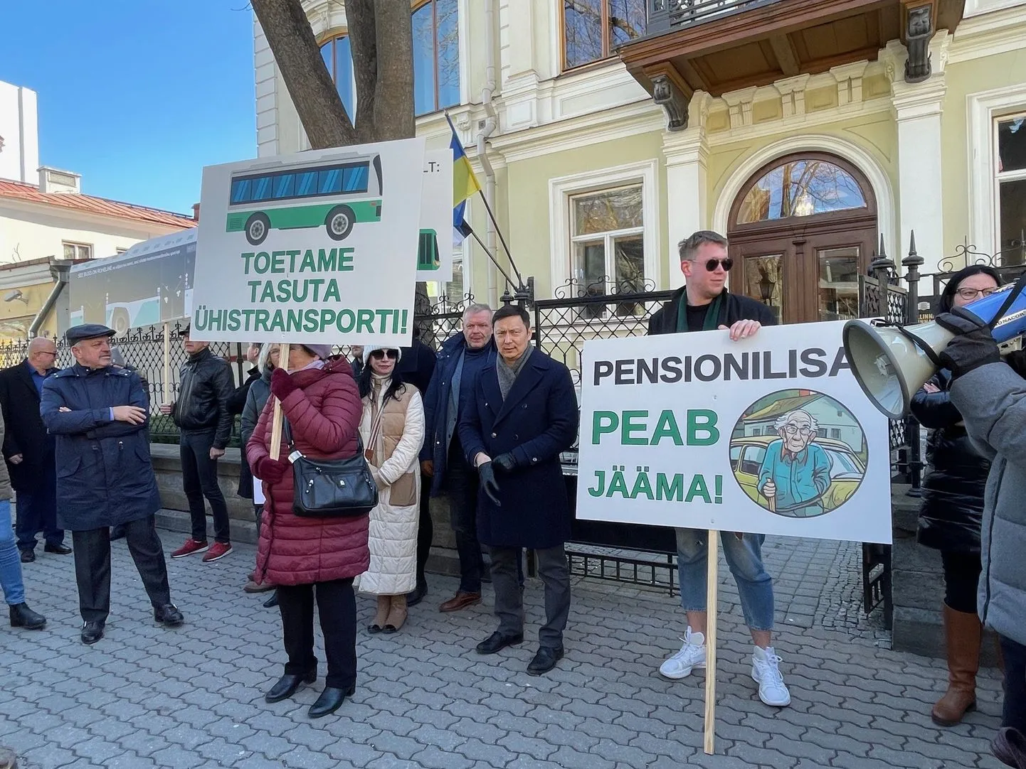 Центристы хотят передать горожанам право прямого голоса в вопросе о сохранении бесплатного общественного транспорта.