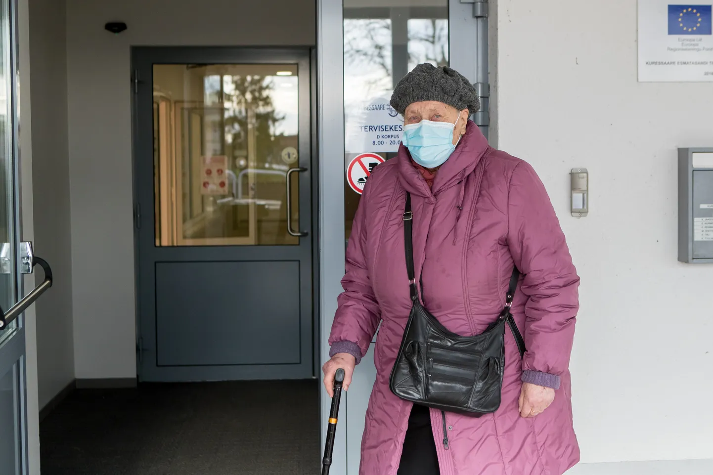 Eilse seisuga oli perearstikeskuses vaktsineeritud üle kahesaja 70+ eas vanuri. Pärastlõunal käis kaitsesüsti saamas Ella Kumm. “Kohe olin nõus, kui kutse sain,” ütles eakas naine.