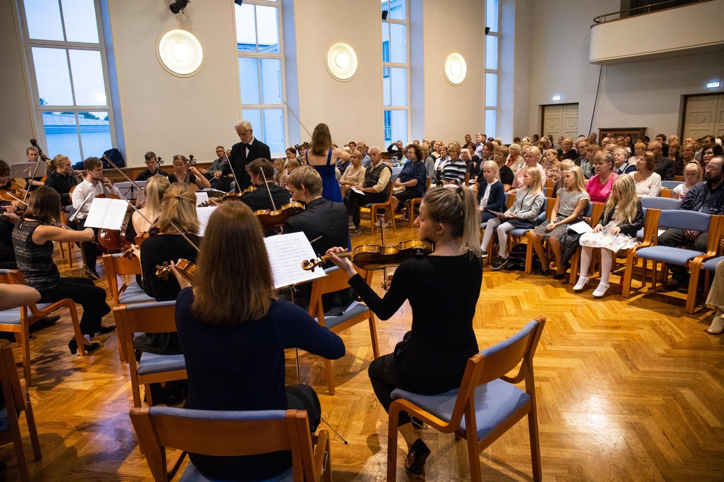 Virumaa Kammerorkester annab alati kontserte suurepärase akustikaga Rakvere gümnaasiumi saalis.